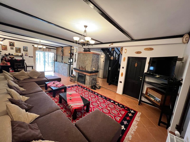 Brebu Prahova, Valea Doftanei, casa 6 camere, 187 mp, teren 1616 mp.